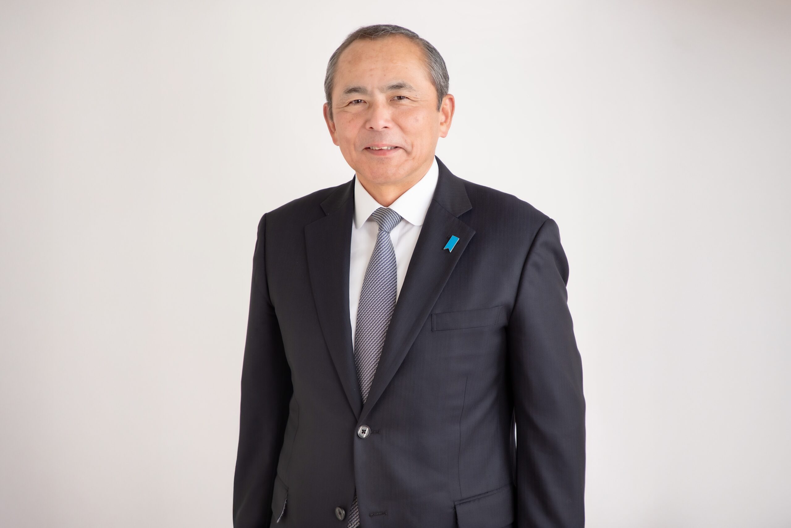岡島晴実 顧問