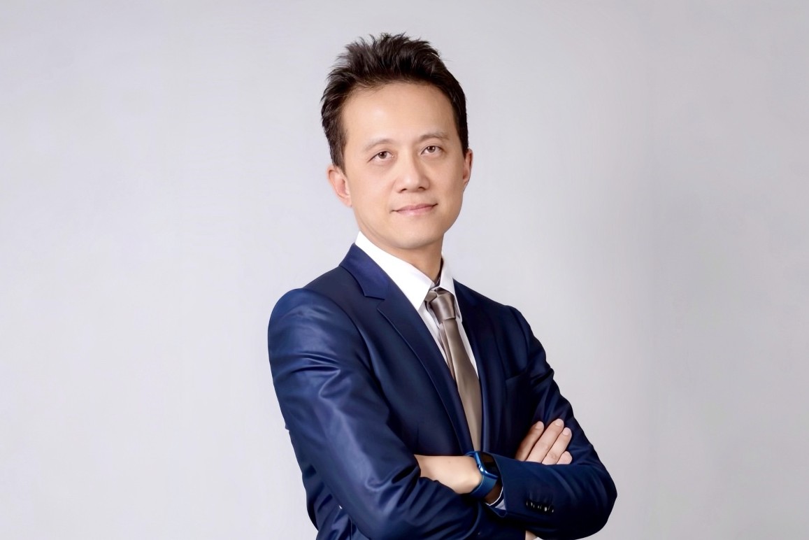 イティサック・タンチェット（ワイド画像）